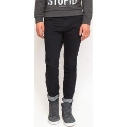 SPODNIE DŁUGIE MĘSKIE KRÓJ 5-POCKET. Spodnie na co dzień męskie marki TOP SECRET. W wyprzedaży za 49.99 zł.