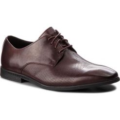 Półbuty CLARKS - Bampton Cap 261354037 Burgundy Leather. Czerwone eleganckie półbuty męskie Clarks, z materiału, klasyczne. Za 319.00 zł.