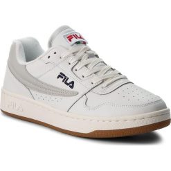 Sneakersy FILA - Arcade Low 1010411 White. Białe buty sportowe na co dzień męskie Fila, z materiału. W wyprzedaży za 239.00 zł.