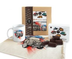 Land Rover — paczka (Zawartość paczki: koszulka, torba, kubek, słodycze; Rozmiar koszulki / bluzy: 3XL (męska); Kolor koszulki / bluzy: biały; Rodzaj. Białe bluzy nierozpinane męskie nikiniki, bez wzorów, z bawełny, sportowe, na ramię. Za 169.00 zł.