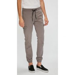 Tom Tailor Denim - Spodnie. Szare spodnie na co dzień męskie Tom Tailor Denim, z bawełny, casualowe. W wyprzedaży za 159.90 zł.