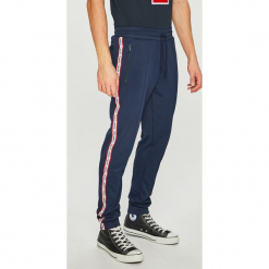 Tommy Jeans - Spodnie. Spodnie na co dzień męskie Tommy Jeans. W wyprzedaży za 359.90 zł.