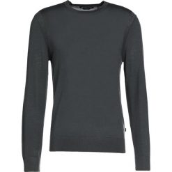 Michael Kors Sweter cedar green. Swetry męskie marki Michael Kors. W wyprzedaży za 381.75 zł.
