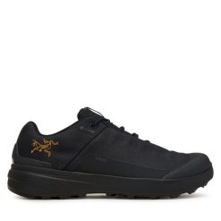Trekkingi Arc'teryx. Czarne buty trekkingowe męskie Arc'teryx, bez wzorów, z gore-texu, sportowe, bez obcasa, bez zapięcia. Za 849.99 zł.