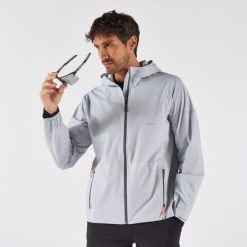 Kurtka do biegania przeciwdeszczowa męska Kiprun Run 900. Szare kurtki męskie KIPRUN, l, bez wzorów, z materiału, sportowe, bez ramiączek, bez kaptura. Za 399.99 zł.