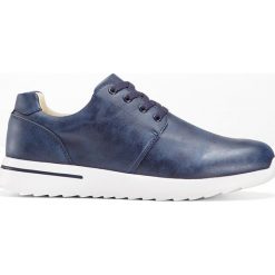 Sneakersy bonprix ciemnoniebieski. Buty sportowe na co dzień męskie marki bonprix. Za 89.99 zł.