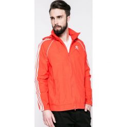 Adidas Originals - Kurtka. Różowe kurtki męskie Adidas Originals, z materiału, z krótkim rękawem. W wyprzedaży za 219.90 zł.
