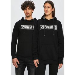 Sztywniutko by HBO - Bluza. Czarne bluzy nierozpinane męskie HBO Sztywniutko, l, bez wzorów, z bawełny, z kapturem. Za 299.90 zł.