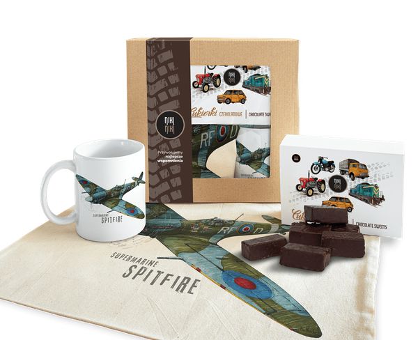 Supermarine Spitfire — paczka (Zawartość paczki: koszulka, torba, kubek, słodycze; Rozmiar koszulki / bluzy: 3XL (męska); Kolor koszulki / bluzy: biał. Brązowe bluzy nierozpinane męskie nikiniki, m, bez wzorów, z bawełny, bez ramiączek, bez kaptura. Za 179.00 zł.