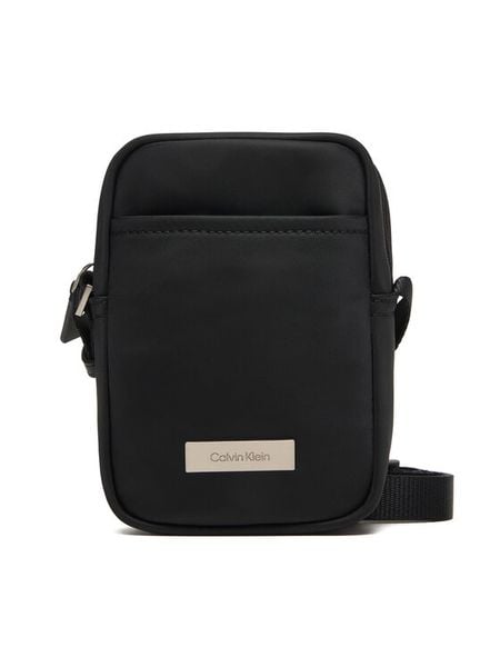 Calvin Klein Saszetka Sleek Slim Reporter LV04D3233G Czarny. Czarne saszetki męskie Calvin Klein, bez wzorów, z materiału. Za 289.99 zł.