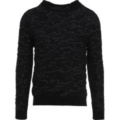Tigha SCOTT CAMOUFLAGE Sweter black/camouflage. Czarne kardigany męskie marki Tigha, z bawełny. W wyprzedaży za 384.30 zł.