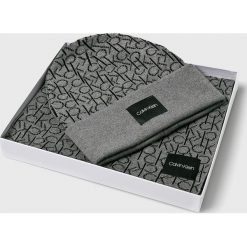 Calvin Klein - Czapka +szalik. Szare czapki męskie Calvin Klein, na zimę, z bawełny. Za 379.90 zł.