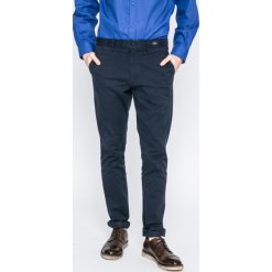 Tommy Hilfiger - Spodnie. Niebieskie spodnie na co dzień męskie marki Tommy Hilfiger, z bawełny, casualowe. W wyprzedaży za 279.90 zł.