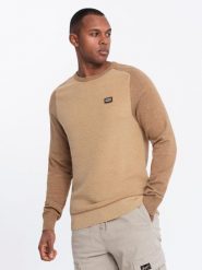 Męski bawełniany sweter z naszywką i raglanowymi rękawami – brązowy V4 - Rozmiar: XL. Brązowe swetry męskie Ombre Clothing, z aplikacjami, z bawełny, bez kołnierzyka, bez ramiączek. W wyprzedaży za 157.49 zł.