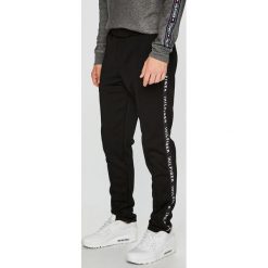 Tommy Hilfiger - Spodnie. Spodnie na co dzień męskie marki Tommy Hilfiger. W wyprzedaży za 399.90 zł.