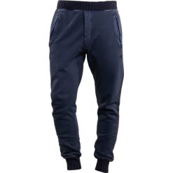 True Religion HEAVY Spodnie treningowe black. Czarne spodnie dresowe męskie marki True Religion, z bawełny. W wyprzedaży za 671.20 zł.