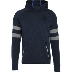 Superdry GYM TECH STRIPE OVERHEAD Bluza z kapturem midnight navy marl/grey grit. Bluzy nierozpinane męskie marki Superdry. W wyprzedaży za 364.65 zł.