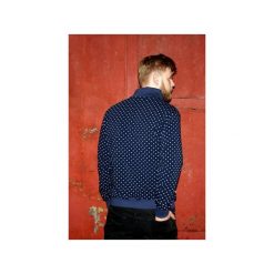 BLUZA ze stójką BUTTON ZIPPER COLLAR UNISEX grochy. Niebieskie bluzy nierozpinane męskie Button, l, bez wzorów, bez ramiączek, bez kaptura. Za 379.00 zł.