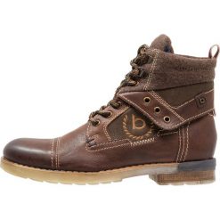 Bugatti Botki sznurowane dark brown. Buty zimowe męskie marki Bugatti. W wyprzedaży za 377.10 zł.