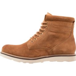 Superdry STIRLING SLEEK BOOT Botki sznurowane dark tan. Buty zimowe męskie marki Superdry. W wyprzedaży za 383.20 zł.