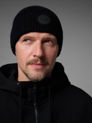 4F Czapka beanie wełniana 4F x Robert Lewandowski - czarna L. Czarne czapki męskie 4f, na zimę, bez wzorów, z dzianiny, klasyczne. Za 99.99 zł.
