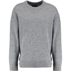 AllSaints LOFTEN CREW Sweter grey marl. Kardigany męskie marki AllSaints. W wyprzedaży za 486.75 zł.