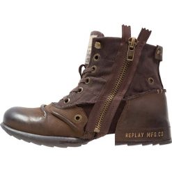 Replay CLUTCH Botki sznurowane dark brown. Buty zimowe męskie marki Replay. W wyprzedaży za 599.20 zł.