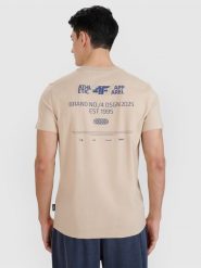 4F T-shirt regular z nadrukiem męski - beżowy S. Brązowe t-shirty męskie 4f, m, bez wzorów, z bawełny, bez kołnierzyka, bez ramiączek. W wyprzedaży za 39.99 zł.