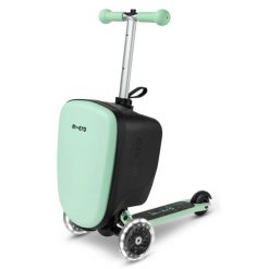 Micro Luggage Junior czyli hulajnoga z walizką. Zielone walizki męskie MICRO, bez wzorów. Za 599.00 zł.