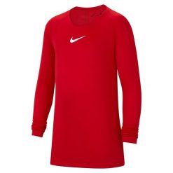 Koszulka Termoaktywna Juniorska Nike First Layer. Białe bielizna termoaktywna męska Nike, bez wzorów, bez ramiączek, do piłki nożnej. Za 97.85 zł.