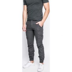 Produkt by Jack & Jones - Spodnie. Szare spodnie na co dzień męskie PRODUKT by Jack & Jones, z bawełny, casualowe. Za 169.90 zł.