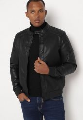 Czarna Ramoneska Kurtka w Stylu Motocyklowym ze Stójką Tinina. Czarne kurtki męskie Born2be, m, bez wzorów, z bawełny, klasyczne, bez ramiączek, bez kaptura. Za 139.99 zł.
