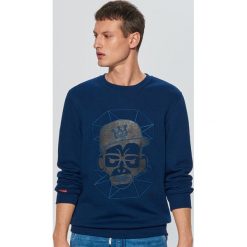 Bluza z nadrukiem - Granatowy. Bluzy nierozpinane męskie marki Cropp. W wyprzedaży za 49.99 zł.