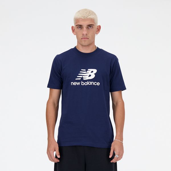Koszulka męska New Balance MT41502NNY – granatowa. Niebieskie t-shirty sportowe męskie New Balance, m, bez wzorów, z bawełny, klasyczne, bez ramiączek. Za 139.99 zł.