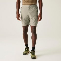 Leesville II męskie spodenki trekkingowe. Brązowe szorty sportowe męskie Regatta, bez wzorów, z poliesteru, sportowe. W wyprzedaży za 141.75 zł.