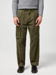 MESKIE SPODNIE WRANGLER CJ LOOSE CARGO IVY GREEN 112371050. Zielone spodnie na co dzień męskie Wrangler, bez wzorów, z materiału. Za 219.99 zł.