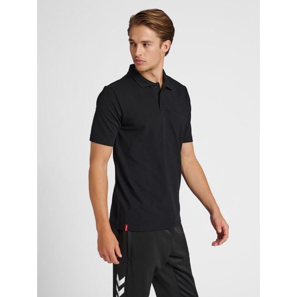 Stretchowa koszulka polo Hummel Red. Czarne koszulki polo męskie HUMMEL, m, bez wzorów, eleganckie, bez kołnierzyka, bez ramiączek. Za 172.00 zł.