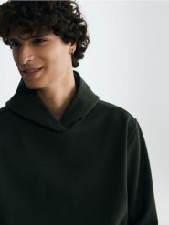 Bluza regular z kapturem - ciemnozielony. Zielone bluzy nierozpinane męskie Reserved, l, bez wzorów, z bawełny, bez ramiączek, z kapturem. Za 139.99 zł.