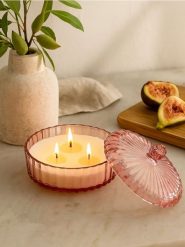 Świeca zapachowa o aromacie figi i mahoniu - różowy. Czerwone slipki męskie Sinsay, bez wzorów. Za 19.99 zł.
