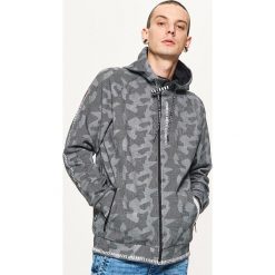 Bluza z kapturem urban camo - Czarny. Bluzy z kapturem męskie marki Cropp. W wyprzedaży za 69.99 zł.