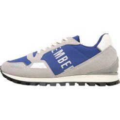 Bikkembergs Sneakersy niskie grey/blue. Buty sportowe na co dzień męskie Bikkembergs. W wyprzedaży za 590.90 zł.