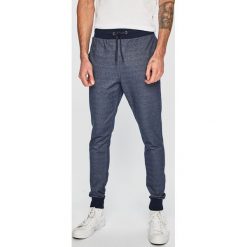Guess Jeans - Spodnie. Spodnie na co dzień męskie marki Guess Jeans. Za 369.90 zł.