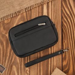 Saszetka męska skórzana do ręki czarna pojemna klasyczna Abruzzo ABR-29. Czarne saszetki męskie bez wzorów, ze skóry, biznesowe, do ręki. Za 109.00 zł.