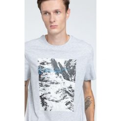 T-shirt męski TSM009 - chłodny jasny szary. T-shirty męskie marki 4f. W wyprzedaży za 34.99 zł.