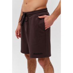 Męskie spodenki dresowe Rough Radical Cotton Active Shorts Men. Brązowe szorty sportowe męskie ROUGH RADICAL, bez wzorów, z dresówki, sportowe. Za 139.90 zł.