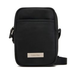 Saszetka Calvin Klein. Czarne saszetki męskie Calvin Klein, bez wzorów, małe. Za 289.99 zł.