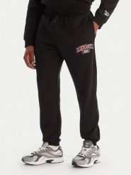 Reebok Spodnie dresowe Walker RK25149CCM Czarny Regular Fit. Czarne spodnie dresowe męskie Reebok, bez wzorów, z bawełny. Za 199.99 zł.