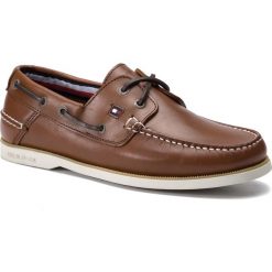 Mokasyny TOMMY HILFIGER - Classic Leather Boatshoe FM0FM02102 Cognac 606. Mokasyny męskie marki Tommy Hilfiger. W wyprzedaży za 459.00 zł.
