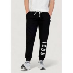 Spodnie Mężczyzna ICON. Czarne długie spodnie sportowe męskie ICON, bez wzorów. W wyprzedaży za 279.75 zł.