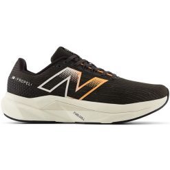 Buty męskie New Balance FuelCell Propel v5 MFCPRCB5 – czarne. Czarne buty do biegania męskie New Balance, bez wzorów, z gumy, bez zapięcia, do biegania. Za 399.99 zł.